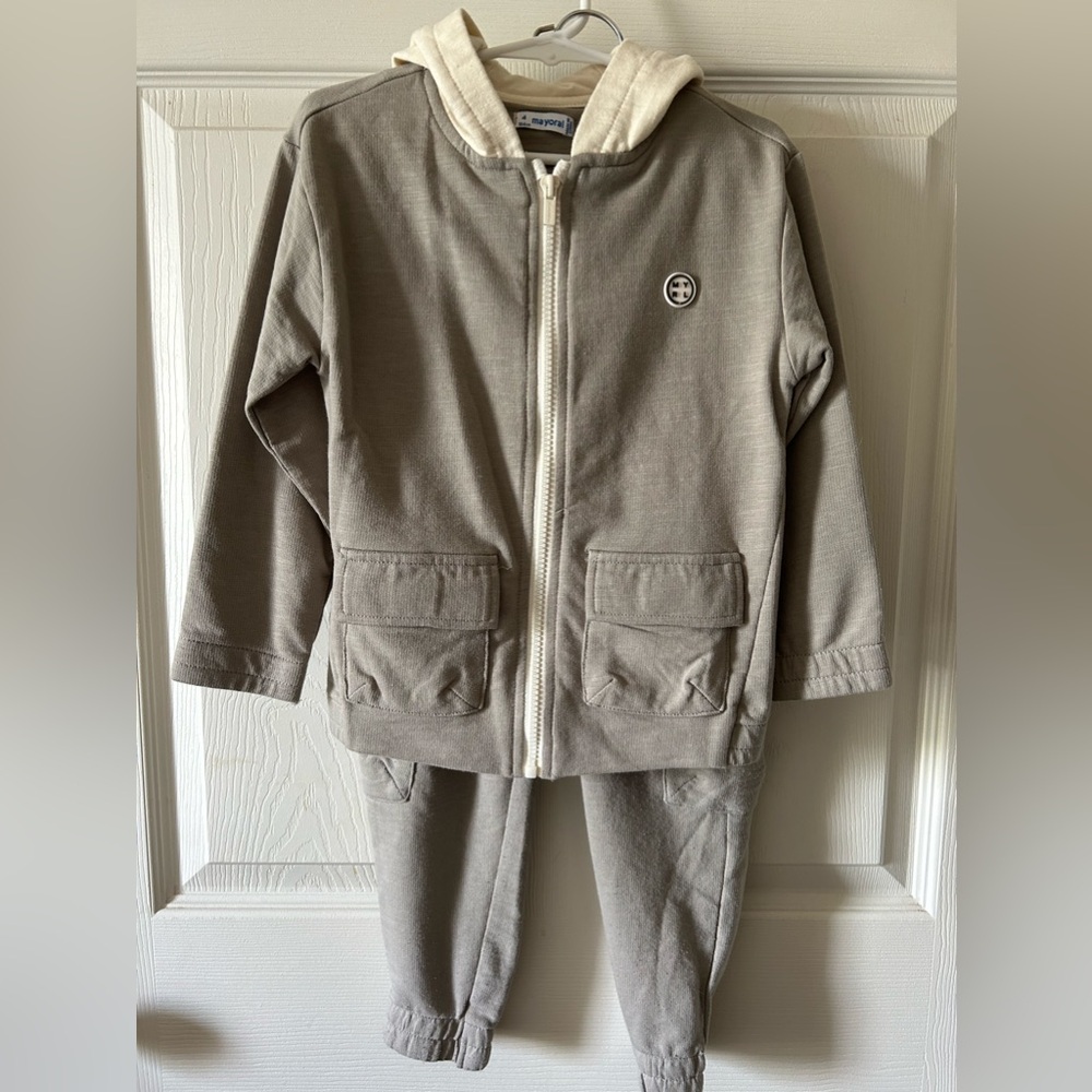 Mayoral 2-Piece Ivory Tan Lightweight Hoodie Zip Jacket Jogger Pant Set Size 4‎